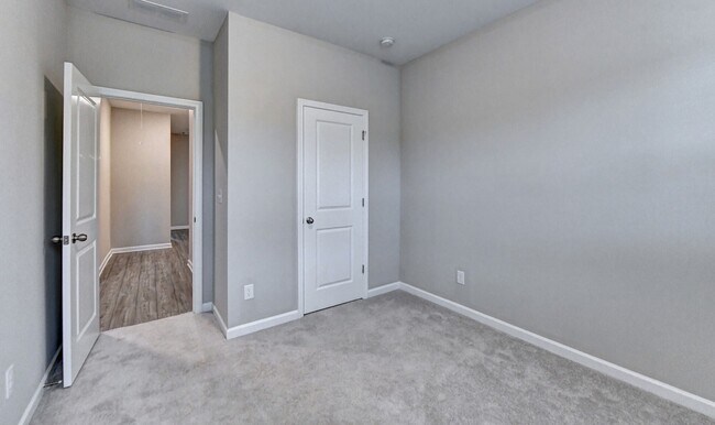 Building Photo - 4655 White St