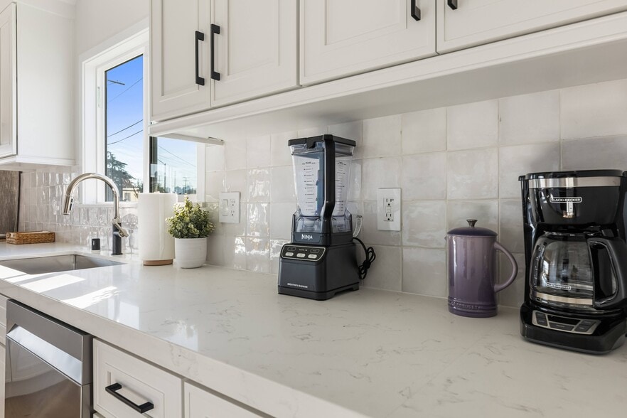 Chef's kitchen with natural sunlight and luxury appliances. Ninja blender, Le Creuset French Press. - 1823 N Ditman Ave