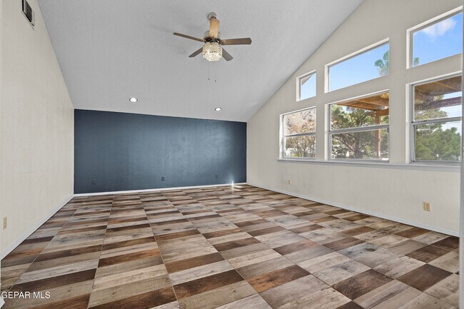 Building Photo - 624 Skydale Dr