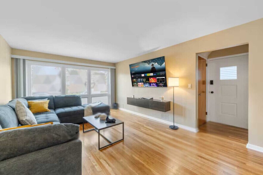 Building Photo - 857 Avenue C