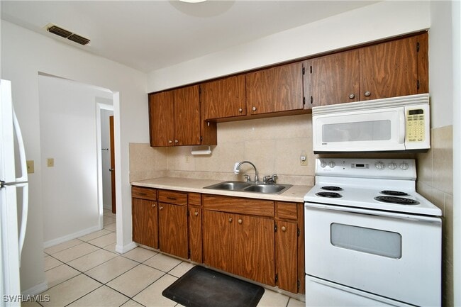 Building Photo - 20 Pinewood Blvd