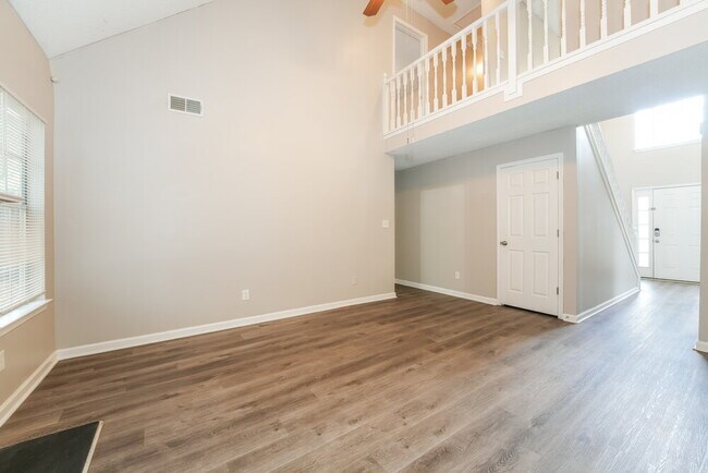 Building Photo - 871 Louisa Ln