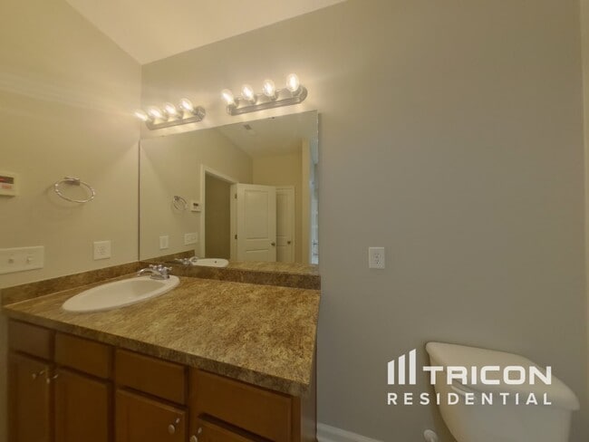 Building Photo - 446 Whispering Oak Cir