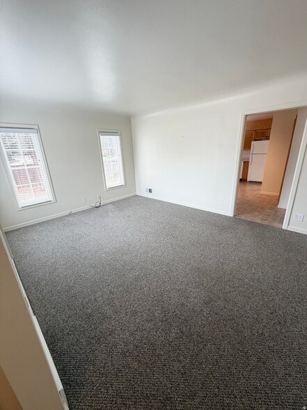 Building Photo - 4910 S 900 E