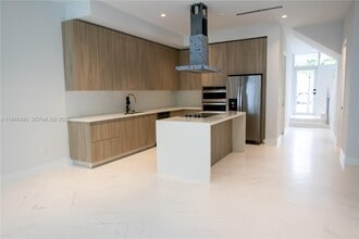 Building Photo - 3374 Day Ave