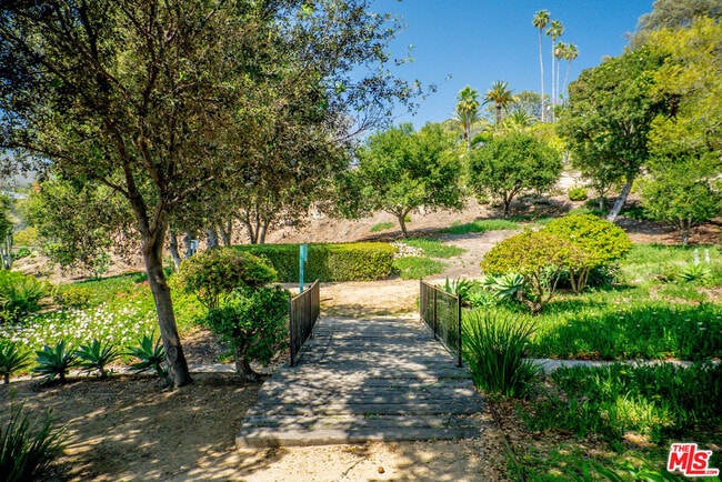 Building Photo - 17352 Sunset Blvd