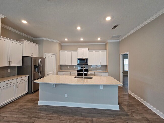 Building Photo - Sawmill Branch 4 Bedroom 2 Bath 3 Car Gara...