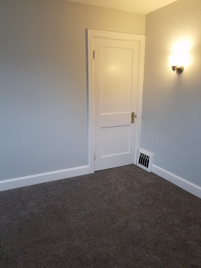 Building Photo - 22 Reba Ave