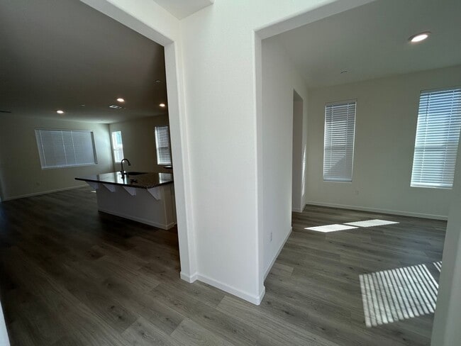 Building Photo - Beautiful Newer 4 Bedroom Home in Aspen-Sequoia Trails with Solar!