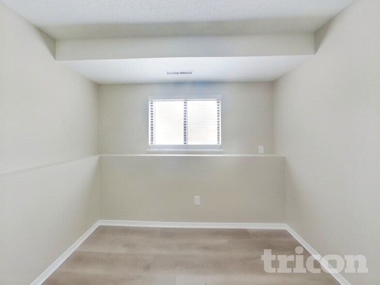 Building Photo - 3370 Bridgewater Dr