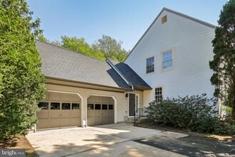 Building Photo - 5 Saddle Dr