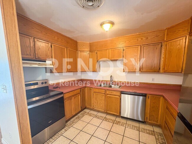 Building Photo - 5 Bed 2 Bath | Denver Home