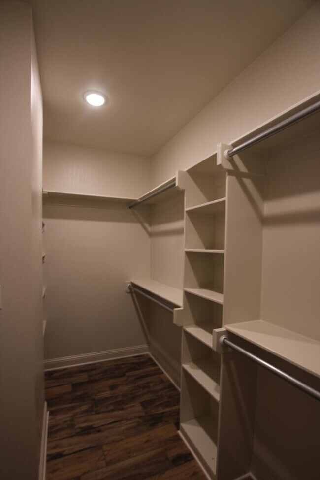 Building Photo - Available: 3/2/2 in Whitehouse ISD!!