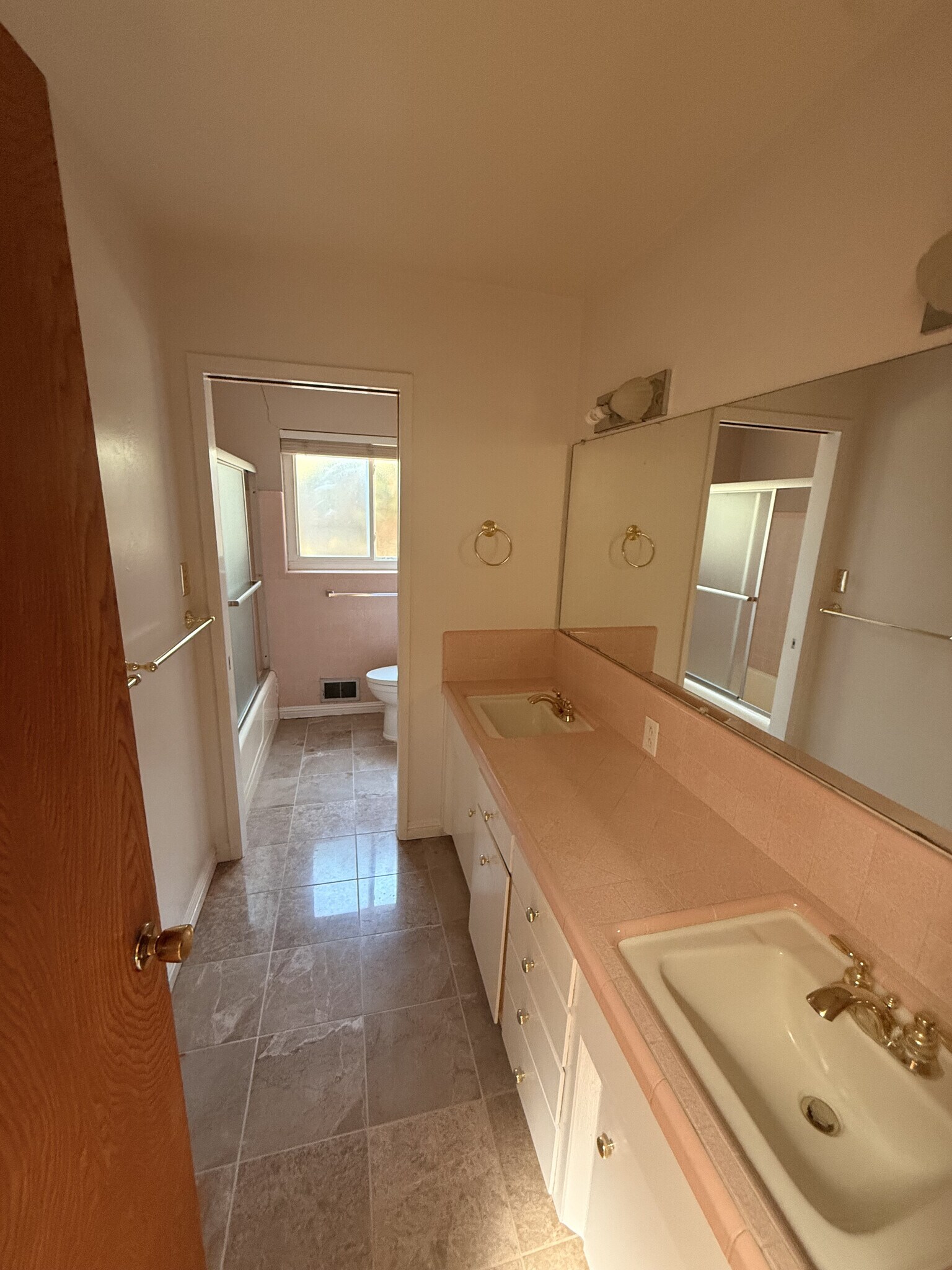 Building Photo - 1389 Chelsea Dr