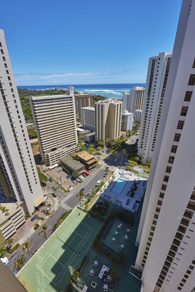 Waikiki Banyan Activities Deck - 201 ?Ohua Ave