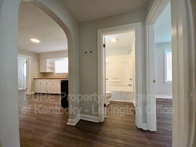 Building Photo - 113 Cummins Dr