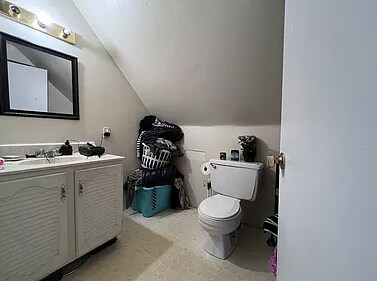 Building Photo - 381 Forest Ave