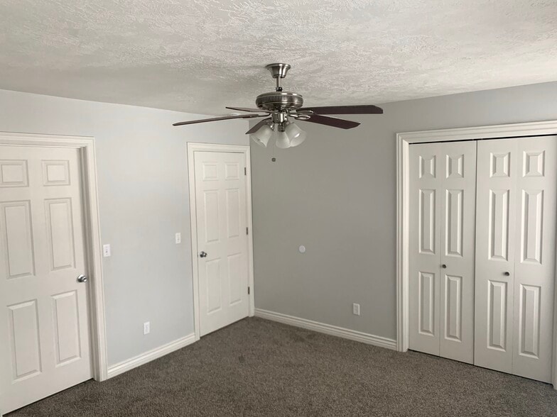 Building Photo - 33 S 900 E