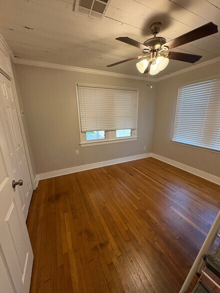 Building Photo - 235 Brookside Dr