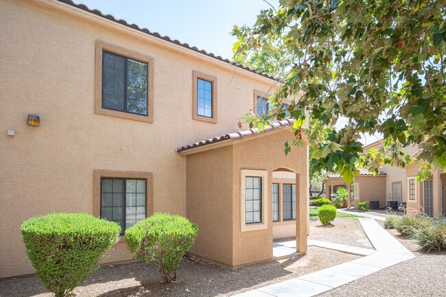 Building Photo - 2010 Rancho Lake Dr