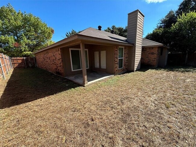 Building Photo - Beautifully updated 3-bedroom 2-bath home