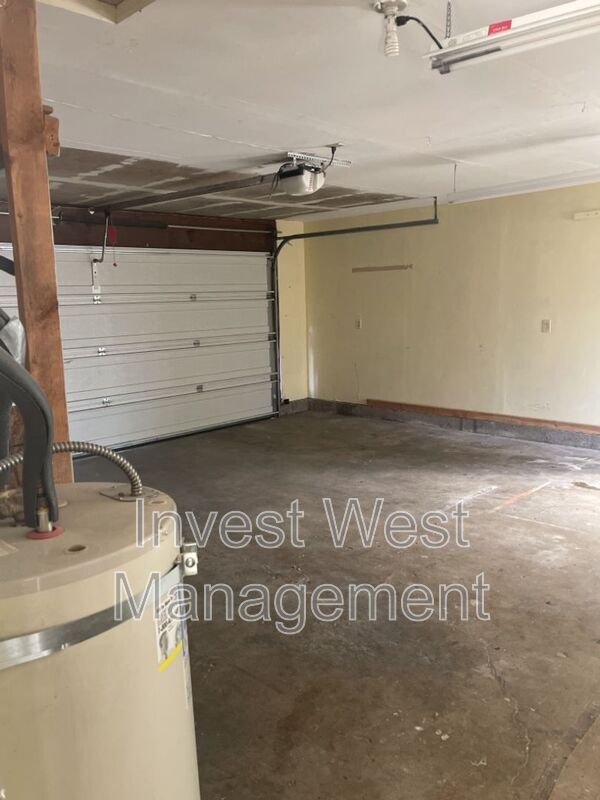 Building Photo - 2313 NE 156th Ave