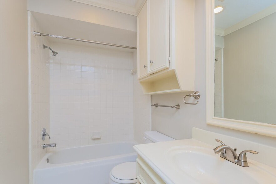 Building Photo - 5623 Evergreen Valley Dr