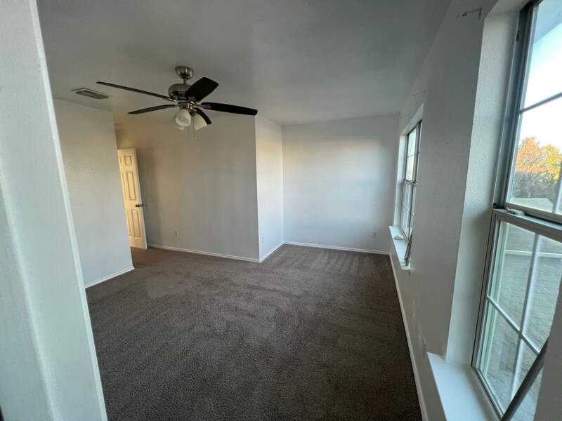 Building Photo - 10636 Wild Oak Dr