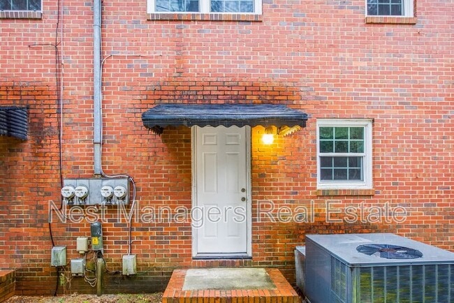 Building Photo - 828 Pilot Ave