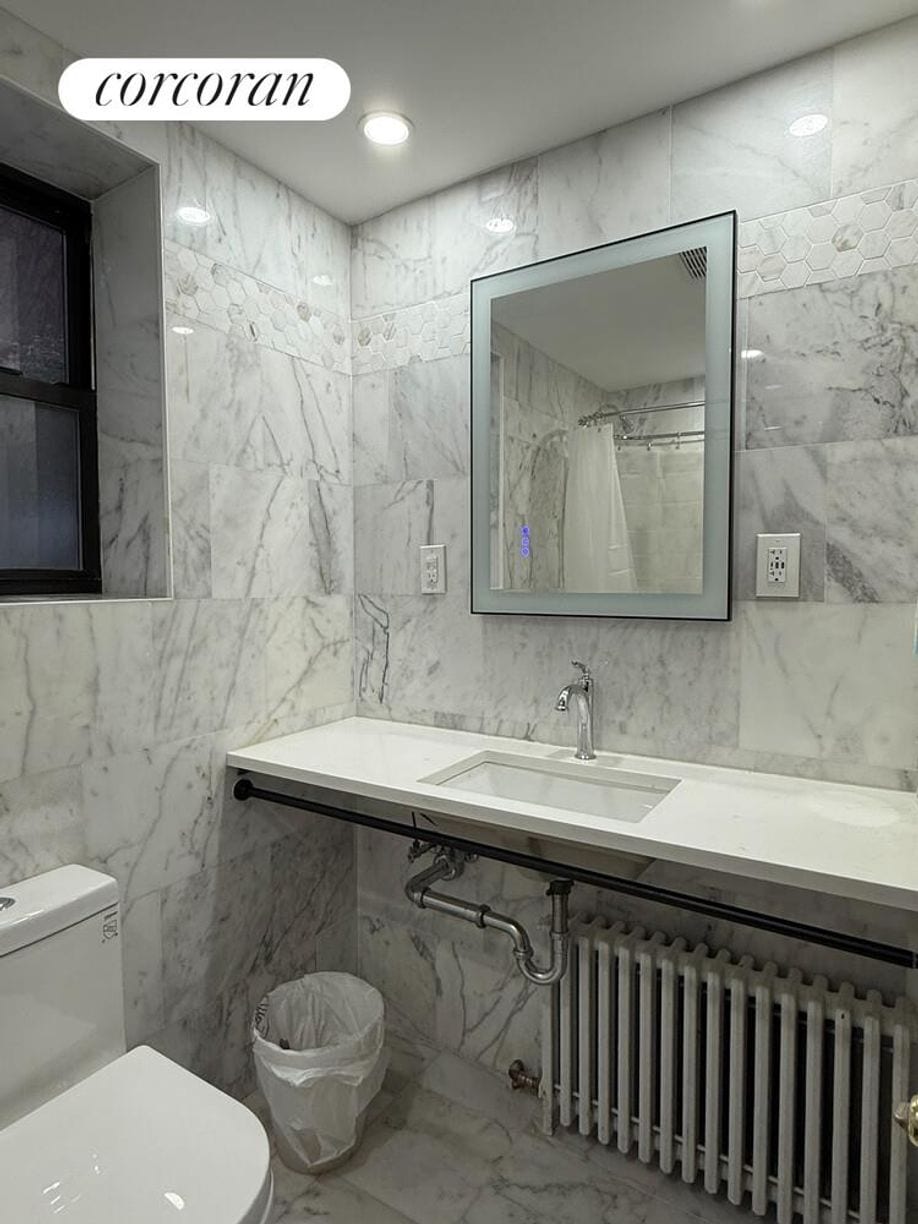 Building Photo - 152 6th Ave