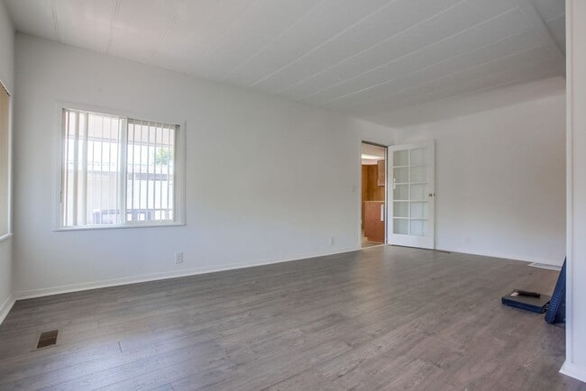 Building Photo - 55+ Mobile Home Community, 2 Bedroom + Sunroom