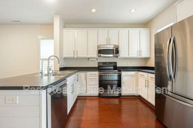 Building Photo - 44 Danbury Ct