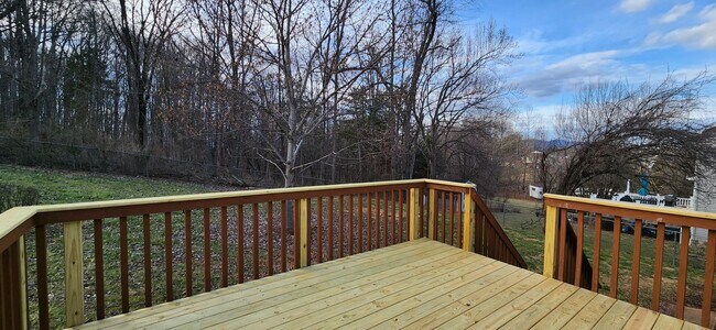 Building Photo - Available Now!! 3 to 4 Bedroom, 3 Full Bat...