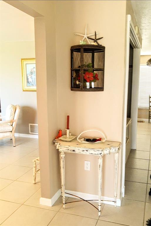 Building Photo - 1335 Cambridge Dr