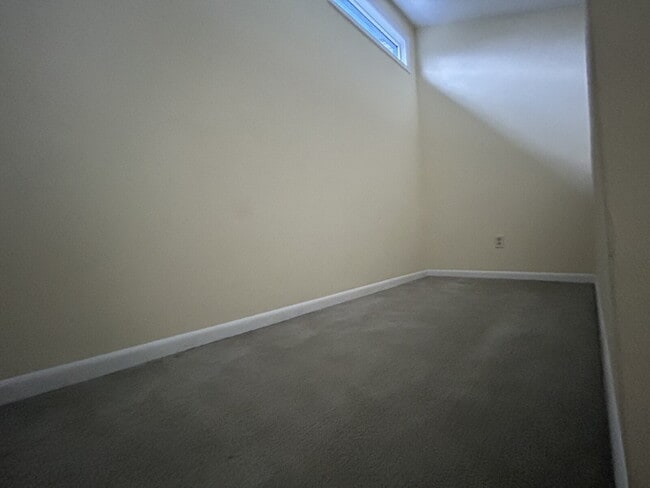 Building Photo - Spacious 2 bedroom townhouse with an additional loft located near TCC!