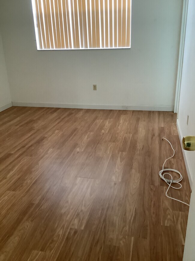 Building Photo - 1800 N Lauderdale Ave