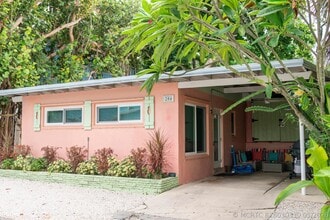 Building Photo - 204 Coral Rd