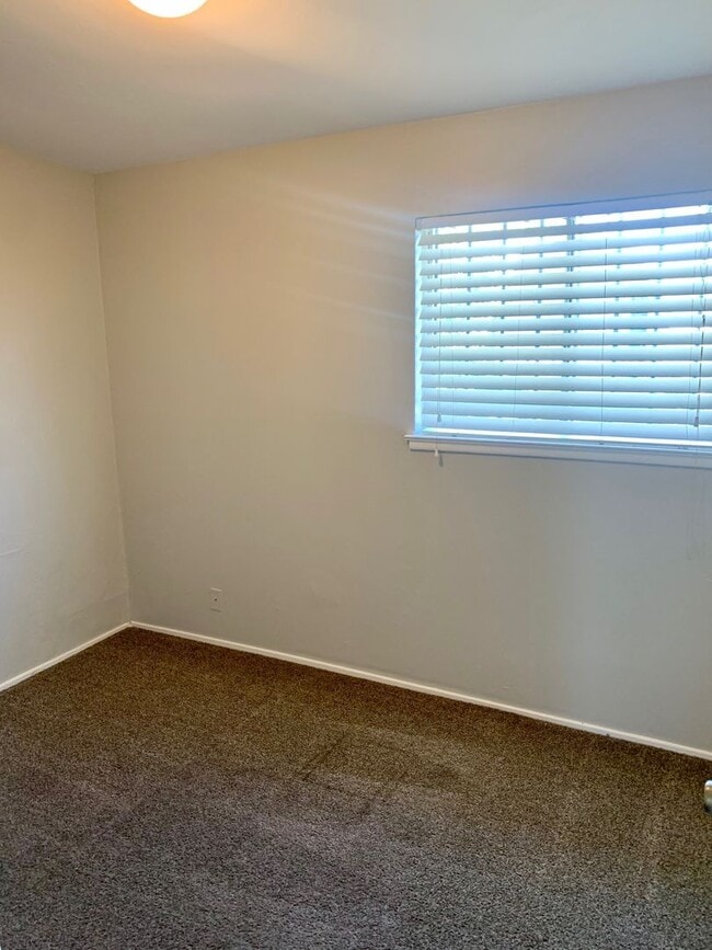 Building Photo - Fully Updated 3/1
