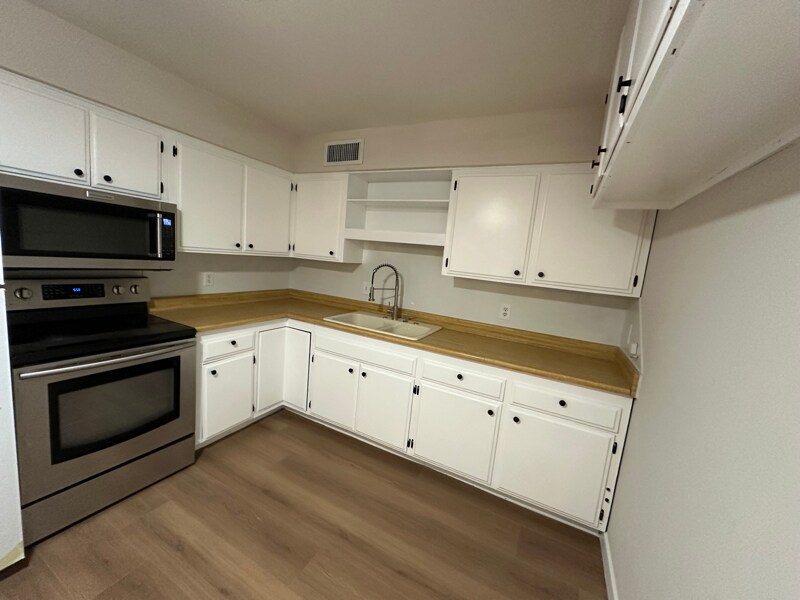 Building Photo - 740 Tiger Lilly Ln