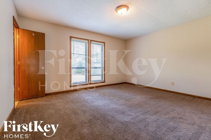 Building Photo - 5982 Rosewind Cir W