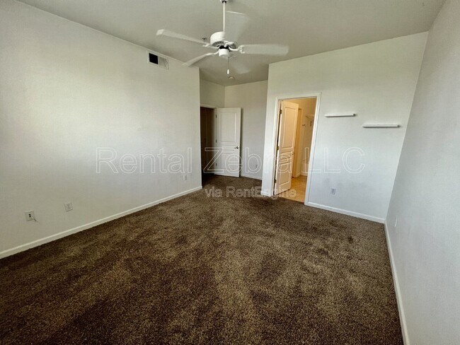Building Photo - 1360 Shady Ln