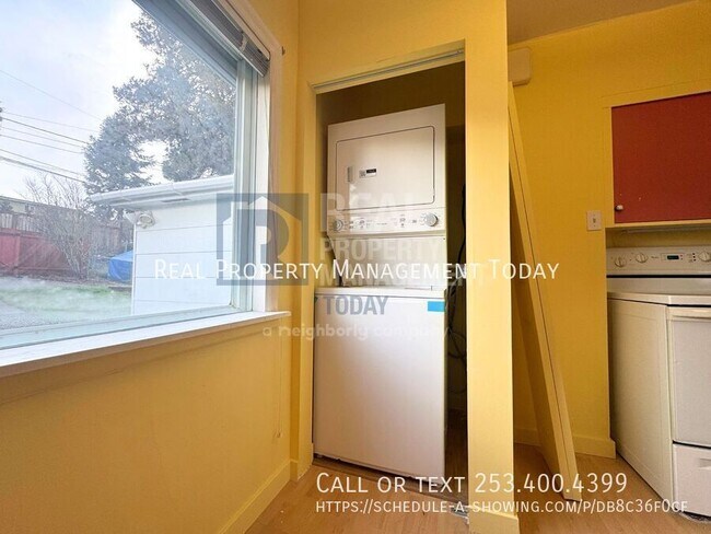 Building Photo - 910 N Union Ave