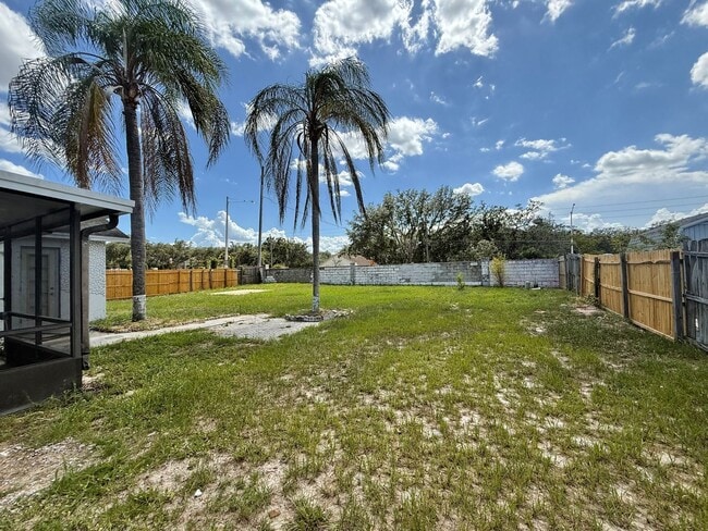 Building Photo - 4712 Dandelion Dr