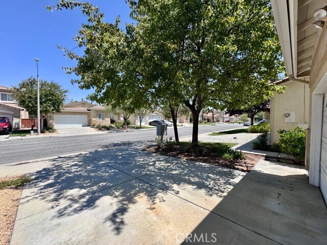 Building Photo - 30997 Oakhill Dr