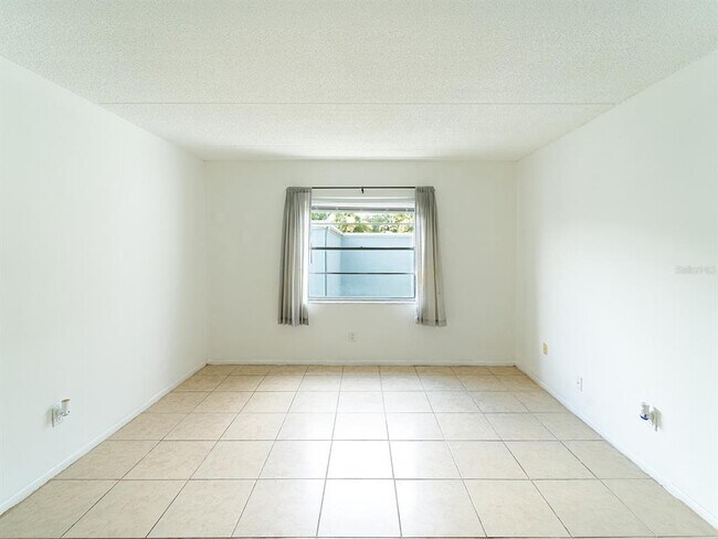 Building Photo - 2876 Somerset Park Dr