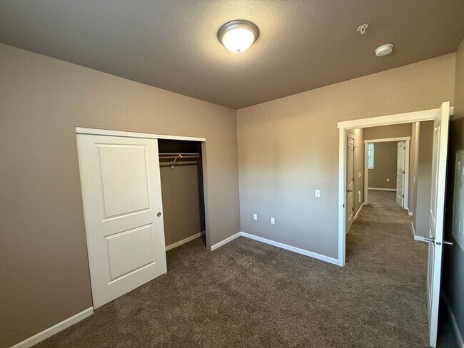 Building Photo - 4255 Hawthorne Ave NE