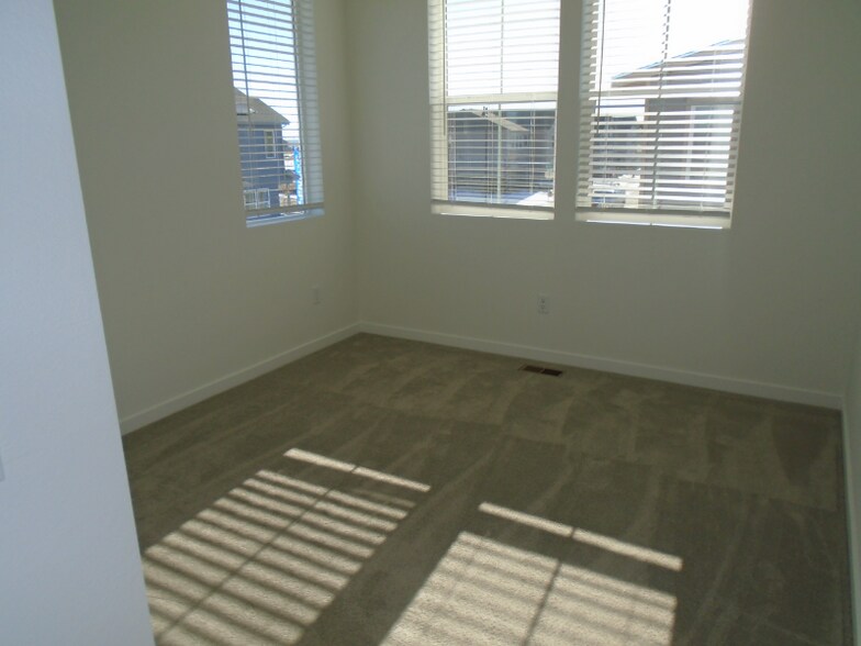 Building Photo - 5395 Euclid Dr