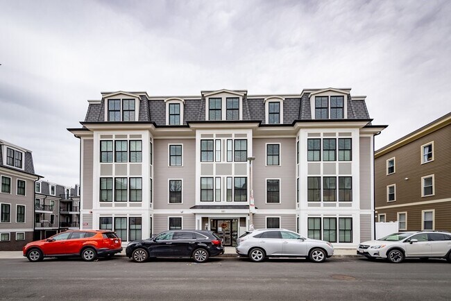 Building Photo - 880 E 2nd St