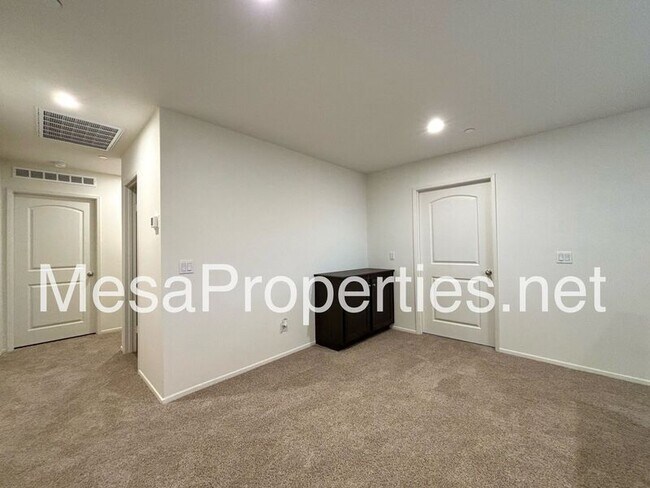 Building Photo - 14960 Coppola St