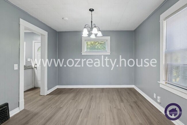 Building Photo - 1624 Macomber St